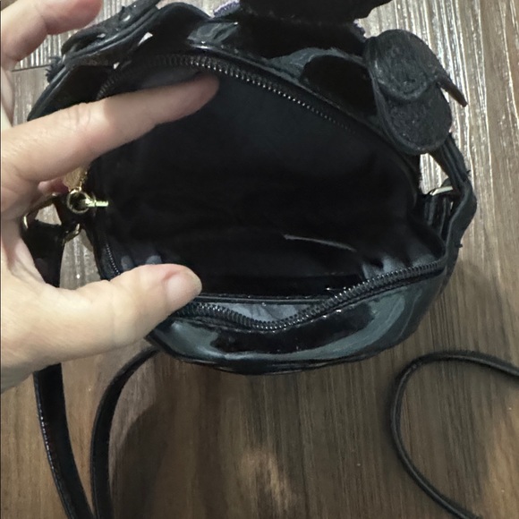 Danielle Nicole Ursula Crossbody Bag Black Little Mermaid Villain - Picture 7 of 11